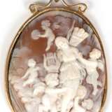 Große Muschelkamee „Mythologische Darstellung“, 925er Silber vergoldet, Maße mit Öse ca. 7,3 x 4,5 cm, 32,3 gr., Anfertigung eines Goldschmiedes - photo 1