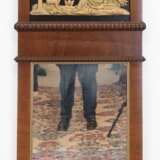 Spiegel, 19. Jh., Mahagoni, oberer Teil mit goldfarbenem Relief, Zierleisten, ges. 140x68x8 cm - Foto 1