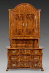 Großer Barock-Aufsatzschrank