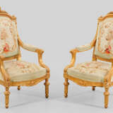Paar Louis XVI-Armlehnstühle - фото 1
