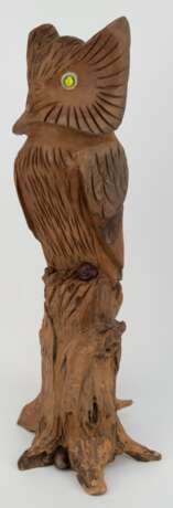 Figur "Eule auf Baumstamm sitzend", Holz geschnitzt, H. 62 cm - Foto 1