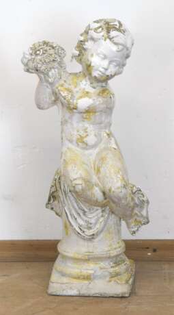 Figur "Putto mit Blumenstrauß", um 1975, weiß, für innen, Gebrauchspuren, 50x22x17 cm - Foto 1