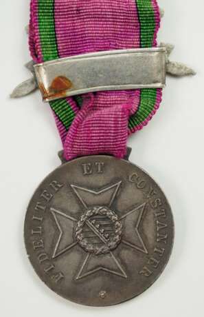 Sachsen Coburg Gotha: Sachsen Ernestinischer Hausorden, Carl Eduard, Silberne Medaille mit Schwerter und Datumsspange 1914. - Foto 2