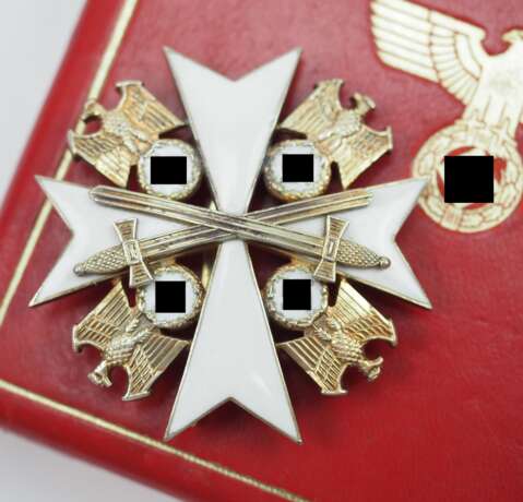 Deutscher Adler Orden, 2. Modell (1939-1945), Verdienstkreuz 2. Stufe (ab 1943, 4. Klasse), mit Schwertern, im Etui. - photo 1