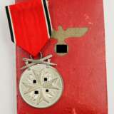 Deutscher Adler Orden, Medaille in Silber, mit Schwertern, im Etui. - Foto 2