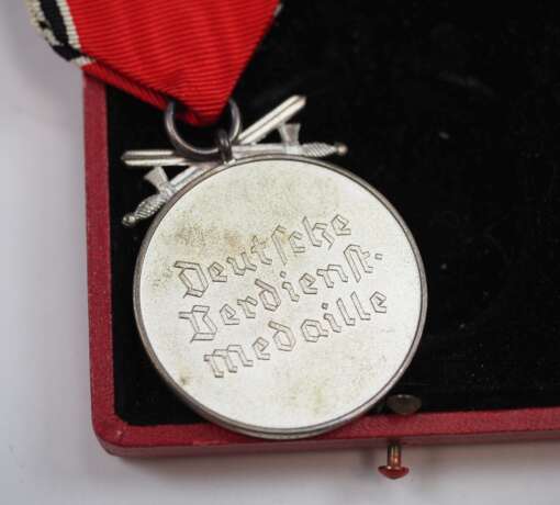 Deutscher Adler Orden, Medaille in Silber, mit Schwertern, im Etui. - Foto 5
