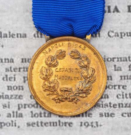 Italien: Tapferkeitsmedaille, in Bronze - 1943 für eine Partisanin. - Foto 1