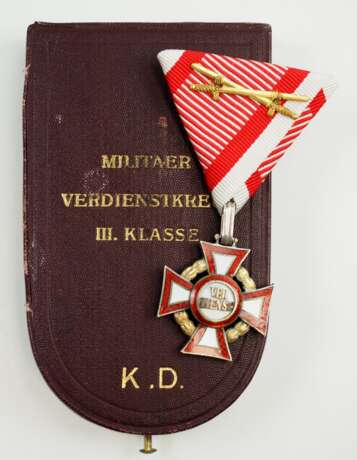 Österreich: Militär-Verdienstkreuz, 3. Klasse mit KD und Schwertern, im Etui. - photo 1