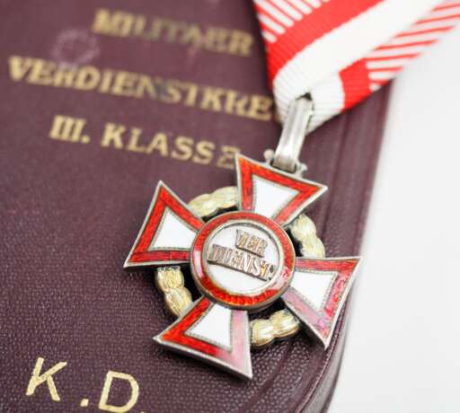Österreich: Militär-Verdienstkreuz, 3. Klasse mit KD und Schwertern, im Etui. - photo 2