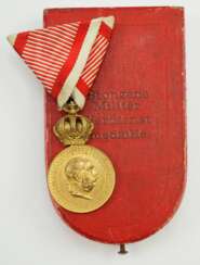 Österreich: Bronzene Militär-Verdienstmedaille, Signum Laudis, Kaiser Franz Joseph, im Etui.