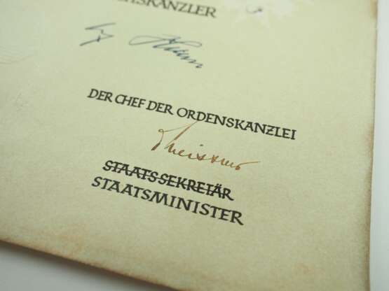 Deutscher Adler Orden Verdienstkreuz, 2. Klasse, Urkunde für einen Rechtsanwalt und Sekretär im Präsidium der italienischen Deputiertenkammer. - photo 2