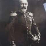 Württemberg: Kniestück Wilhelm II. als General à la suite des Grenadier-Rgt. Nr. 123. - photo 1