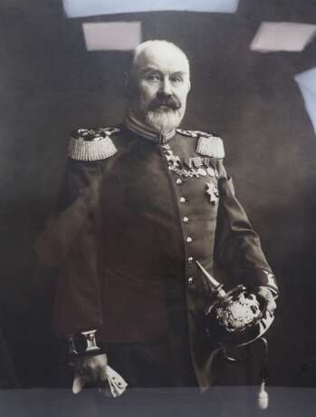 Württemberg: Kniestück Wilhelm II. als General à la suite des Grenadier-Rgt. Nr. 123. - Foto 1