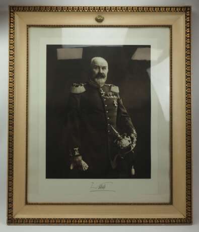 Württemberg: Kniestück Wilhelm II. als General à la suite des Grenadier-Rgt. Nr. 123. - фото 2