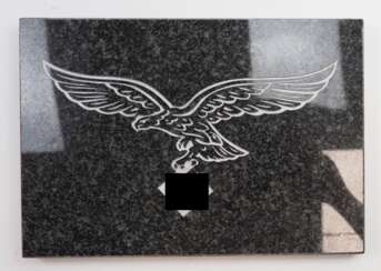 Luftwaffe: Granitplatte mit Adler.