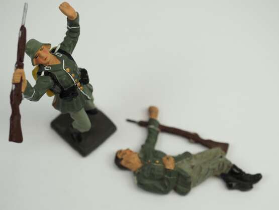 Lineol: Fallende Wehrmacht Soldaten - 2 Exemplare. - photo 2