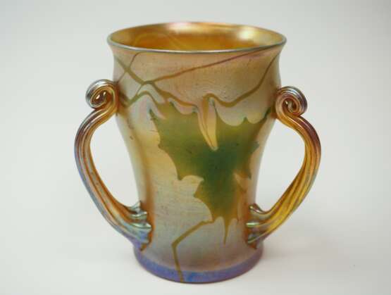 Tiffany Studios NY: Vase mit drei Henkeln u. Dekor "Favrile". - Foto 2