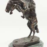 USA: Frederic Remington: Bronco Buster Bronze. - Foto 3