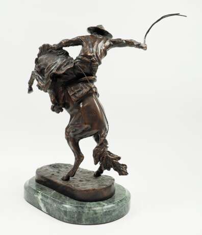 USA: Frederic Remington: Bronco Buster Bronze. - Foto 4
