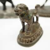 China u.a.: Wächterlöwe und Elefant, Bronzestatuetten. - Foto 4