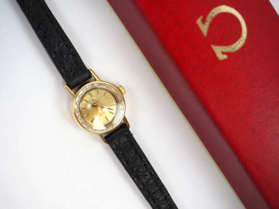 OMEGA De Ville: Armbanduhr mit Goldgehäuse 18K. - photo 1