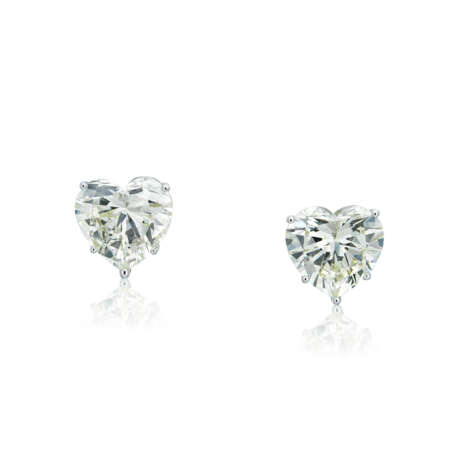 ADLER DIAMOND EARRINGS; TOGETHER WITH A DIAMOND RING - Foto 3