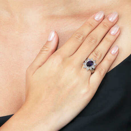 ALEXANDRITE AND DIAMOND RING - photo 3