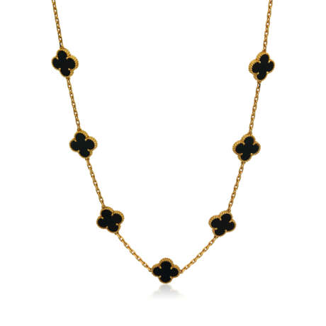 VAN CLEEF & ARPELS ONYX AND GOLD 'ALHAMBRA' NECKLACE - photo 3