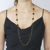 VAN CLEEF & ARPELS ONYX AND GOLD 'ALHAMBRA' NECKLACE - фото 4