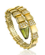 Bracelet jonc. BULGARI PERIDOT AND DIAMOND 'SERPENTI VIPER' BANGLE