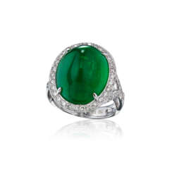 EMERALD AND DIAMOND RING