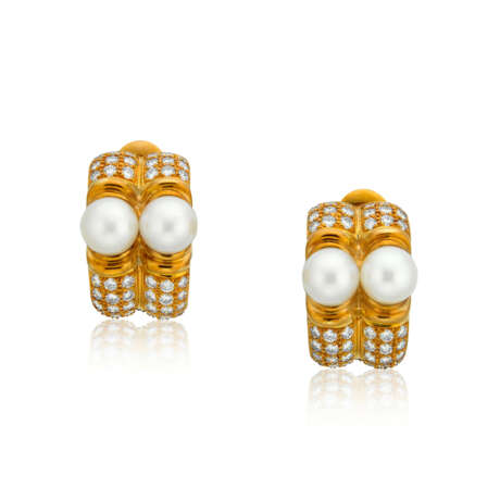 NO RESERVE - BULGARI CULTURED PEARL AND DIAMOND EARRINGS AND RING SET - фото 4