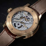 PIERRE KUNZ, TOURBILLON CLEAN SWEEP, A LIMITED EDITION PINK GOLD WRISWATCH - Foto 2