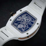 RICHARD MILLE, RM17-01 RG-ATZ, A RARE AND ATTRACTIVE GOLD AND CERAMIC MANUAL-WINDING TOURBILLON - Foto 2