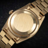 ROLEX, DAY-DATE REF. 18238, A RARE AND ATTRACIVE GOLD AUTOMATIC WRISTWATCH WITH AGATE DIAL - photo 2
