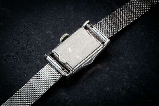 PATEK PHILIPPE, REF. 3257, AN INTERESTING AND ATTRACTIVE WHITE GOLD LADIES WRISTWATCH - photo 2