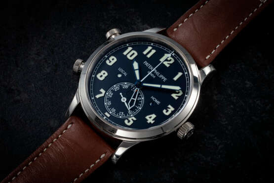 PATEK PHILIPPE, CALATRAVA PILOT TRAVEL TIME REF. 5524G-001, A FINE AND ATTRACTIVE GOLD DUAL TIME WRISTWATCH - фото 1