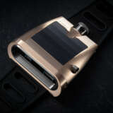 MB&F, HM5, A RARE GOLD AND TITANIUM LIMITED EDITION BI-DIRECTIONAL JUMPING HOURS WRISTWATCH - фото 1