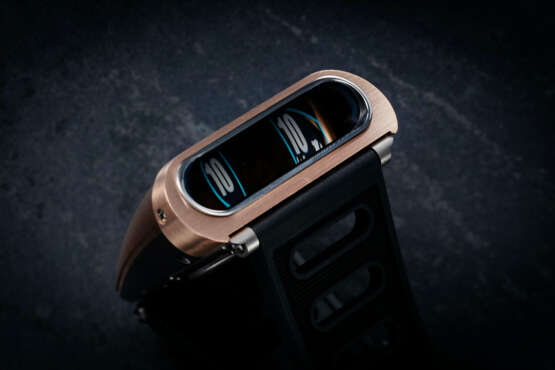 MB&F, HM5, A RARE GOLD AND TITANIUM LIMITED EDITION BI-DIRECTIONAL JUMPING HOURS WRISTWATCH - photo 3