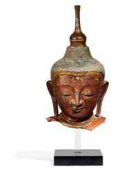 Kopf einer großen Buddhafigur