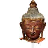 Kopf einer großen Buddhafigur - Foto 1