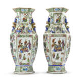 A pair of famile rose exagonal vases - photo 1