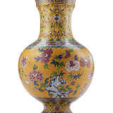 A large enamel cloisonné vase with floral and bird decoration - фото 2