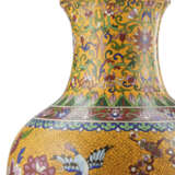 A large enamel cloisonné vase with floral and bird decoration - фото 3