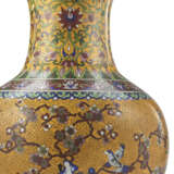 A large enamel cloisonné vase with floral and bird decoration - фото 4