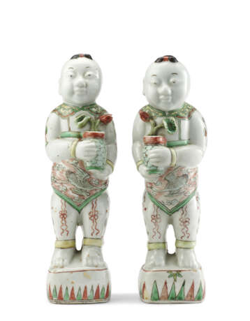 Two Famille Vert porcelain O' boy figure - Foto 1