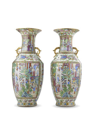 A pair of famille rose Canton porcelain vases - Foto 1