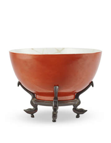A copper red glazed bowl with underglazed blue Yongzheng mark - фото 1