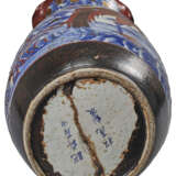 A large lacquered blue and white Arita vase - photo 2