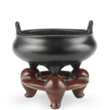 A tripod bronze censer on a wood base - photo 1